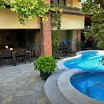 Hotel хотел м1 2*